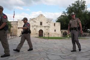 Texas DPS patrulleros colaboran con ICE en autopistas