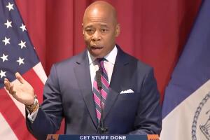 Eric Adams habla del impacto que tendría una nueva oleada de inmigrantes a NY