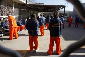 Rechazan eliminar los trabajos forzados para personas encarceladas en California