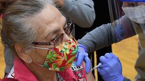 'Proyecto Abuelita' ayudará a ancianos latinos de Kern en vacunación contra el coronavirus