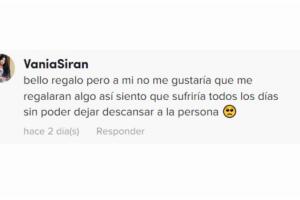 Usuarios de TikTok lloran por el video del hombre que recibió un osito con la voz de su esposa muerta 4.jpg