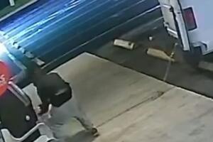 Los detenidos enfrentan cargos por robo, hurto mayor y daños criminales, según el reporte del sheriff local.