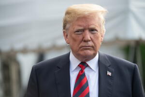 El presidente Trump a la salida de la Casa Blanca