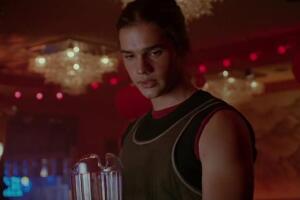 super-escuela-de-heroes-steven-strait.jpg
