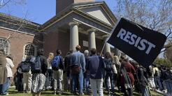 El símbolo en el que Trump quiere convertir a Harvard