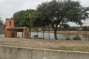 San Antonio cuerpo baleado Wurzbach Parkway SAPD noreste de San Antonio investigación