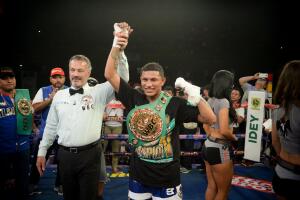 BOXING-MEXICO-FEATHERWEIGHT