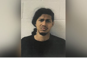 Larry Dorado, Joven acusado de asesinar a su madre en Northlake, Illinois