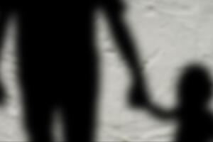 Hombre se hace pasar por terapeuta y abusa de menores de edad