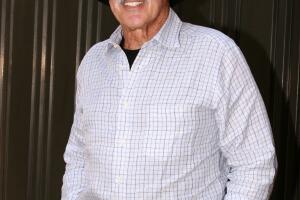 Andrés García se lastima nuevamente la espalda