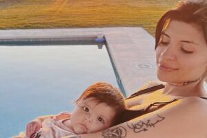 En redes sociales ya existe un debate sobre a quién se parece más la bebé: ¿a Nodal o a Cazzu? 