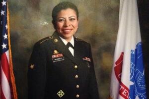 Marta en uniforme del ejercito