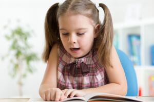 Mujeres que dan a luz a los 30 años tienen hijos más inteligentes