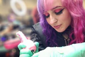El Festival de Tatuajes de Orlando, celebrado del 12 al 14 de julio de 2024, ofrecerá a los asistentes la oportunidad de conocer a artistas de tatuajes internacionales
