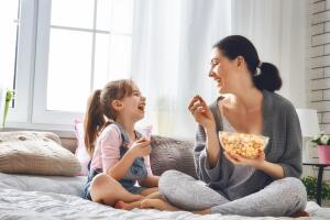 madre-hija-palomitas.jpg