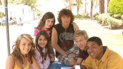 14 años después, los protagonistas de la serie Zoey 101 se ven muy diferentes
