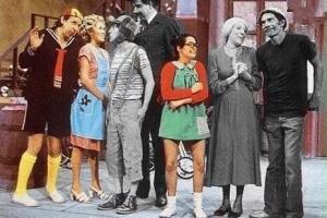 Exalumnos del 'profesor Jirafales' le riden homenaje