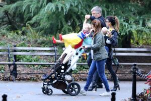Hilaria y Alec Baldwin con sus hijos