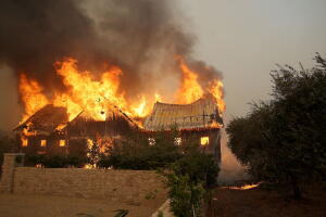 Más de 2,000 edificaciones han quedado destruidas por las llamas en el norte de California.