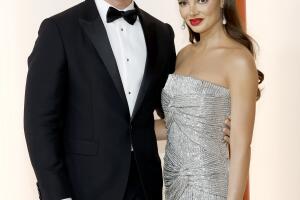 miles-teller-keleigh-sperry-premios-oscar-2023