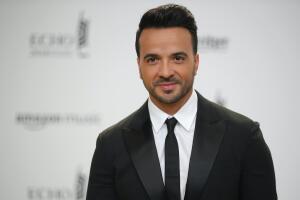 luis-fonsi-red-carpet.jpg