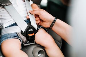 Bebé fue abandonado en un automóvil por siete horas y murió en el condado de Yavapai