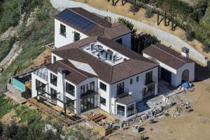 EXC Justin & Hailey Bieber mansion in LA