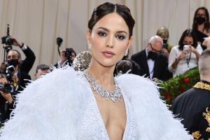 eiza-gonzález-met-gala-2022-fotos-outfit.jpg
