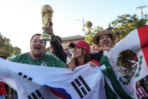 Triunfo de México sobre Corea del Sur en el Mundial de fútbol desata disturbios en Los Ángeles.