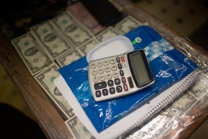 Tras conocerse la amenaza de Trump, el representante demócrata por el distrito que representa a McAllen, el demócrata Vicente González, emitió un comunicado en el que censuraba la idea. "No, presidente, ninguna de sus políticas ha sido buena”, le respondió a en un mensaje de Twitter. "Amenazar a México con un cierre de la frontera es otra decisión temeraria que refleja la obsesión del presidente con las discusiones partidarias y los eventos de campaña”, añadió. <br>