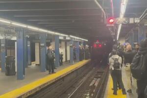 Incidente en el metro de Nueva York: tres vagones se desprenden de un tren en El Bronx