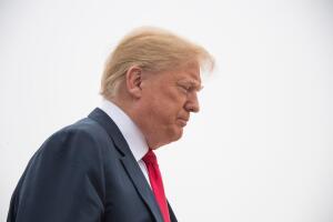 El presidente Donald Trump dio un perdón presidencial este 31 de mayo de 2018 al comentarista conservador Dinesh D'Souza, quien en 2014 se declaró culpable de violar leyes de financiación de campaña. 