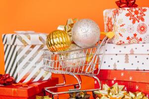 Los consumidores priorizan precios bajos y regalos útiles esta Navidad