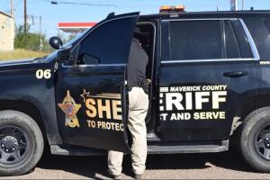 arma hermanito niño dispara Eagle Pass Texas