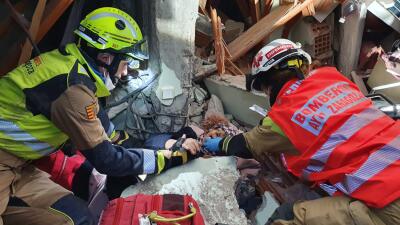 Sacan a tres personas con vida de entre los escombros este sábado, 13 días después de los devastadores terremotos de Turquía y Siria