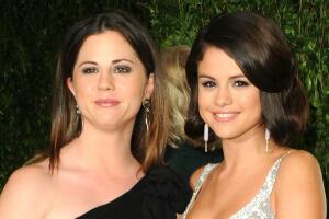 selena_gomez_mama.jpg