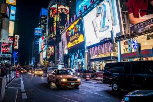 El Times Square de Manhattan sirve como inspiración a Atlanta para construir un “barrio con luces de ciudad”.