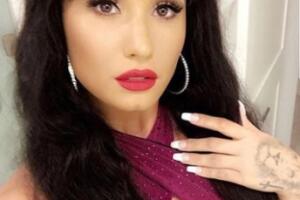 Demi Lovato como Selena Quintanilla