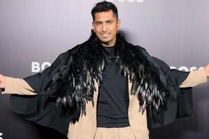 Tenoch Huerta y su capa de plumas de cuervo (4).jpg