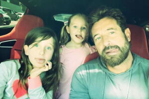 Gabriel Soto y sus hijas
