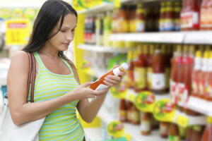 Os 4 ingredientes mais nocivos que você pode encontrar na embalagem de um alimento