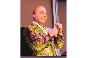 Cristian Castro looks estrafalarios (1).jpg