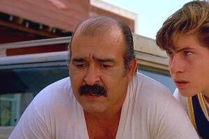 Tony Genaro, Miguel en ‘Tremors’ 1990 Universal Pictures.jpg