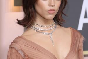 Jenna Ortega vestido Gucci Golden Globes 2023 (2).jpg
