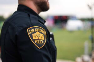 San Antonio hombre muerto Far East Side North Sulfur Springs Road muerte sospechosa Bexar County Sheriff
