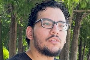 Diego Dulanto y los beneficiarios deben renovar permisos y buscar asesoría legal ante posibles cambios.