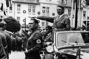 rudolf-hess-y-hitler-circa-1933.jpg
