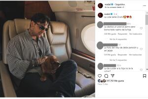 Christian Nodal con su perrito Chichí.