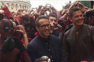 Fotos de Ryan Reynold promocionando Deadpool en Japón y otros países