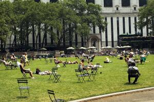 New York Hit With Early Summer Heat Wave